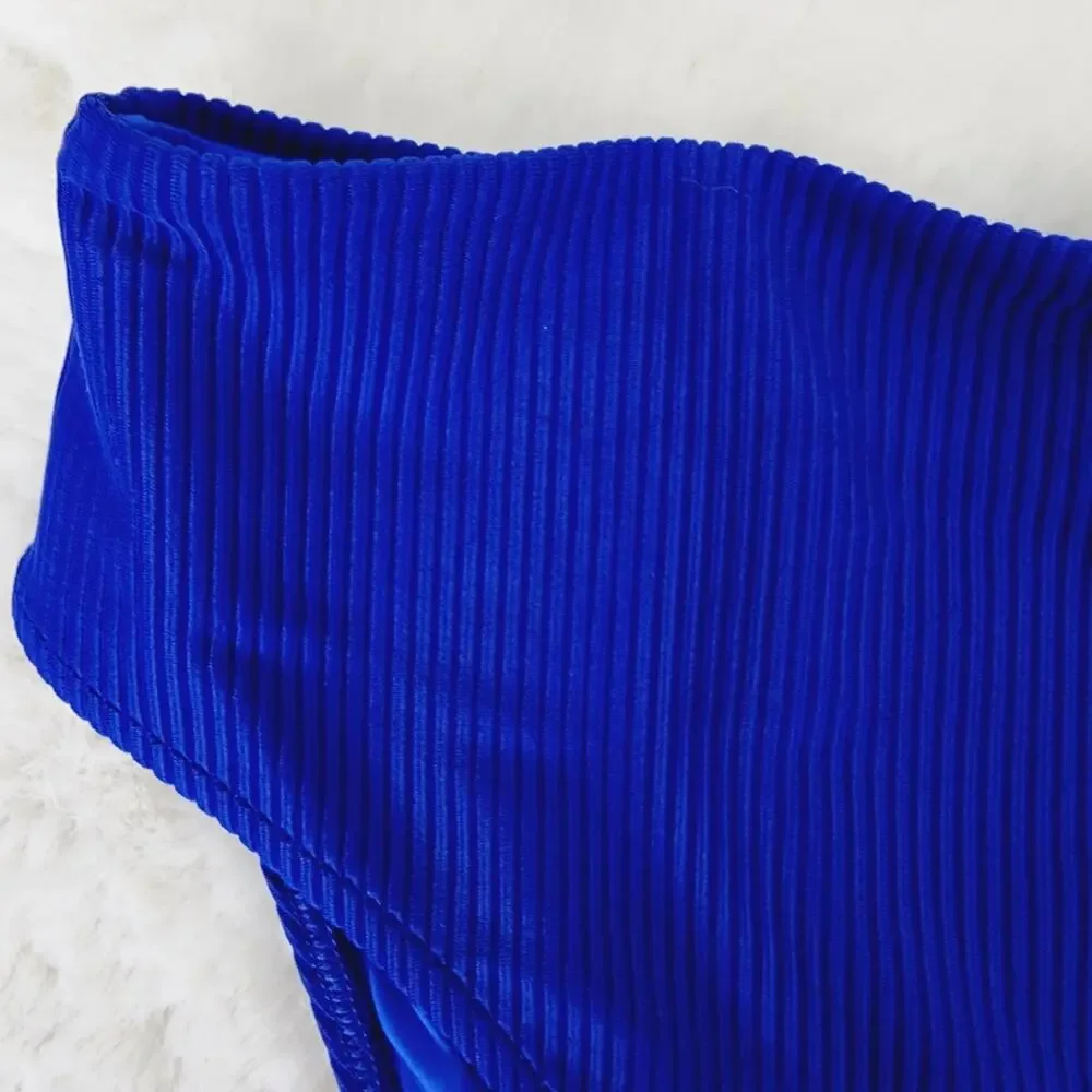 Frankies Bikinis dive into